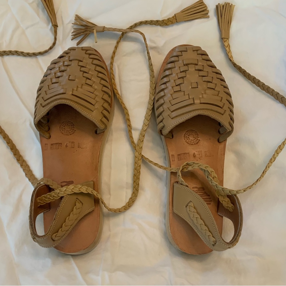 NWOT Espiritu Strappy, Platform Espadrilles